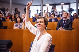 Cieltje Van Achter (N-VA) vraagt het woord in het Brussels Parlement op 11 juni 2019