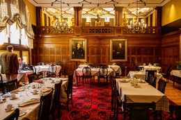 De Universitaire Stichting, gentlemen's club in Brussel