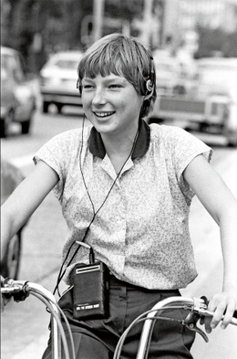 Augustus 1982: op de fiets in Brussel met een walkman op het hoofd