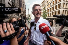 24 juni 2019: start van de onderhandelingen voor de vorming van de Brusselse regering met Pascal Smet (One.brussels) voor de microfoon van BRUZZ