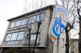 Op dinsdag 3 december braken rellen uit met leerlingen op het Koninklijk Atheneum Andrée Thomas in Vorst omdat ze een week voor het begin van de examens nog geen roosters ontvingen
