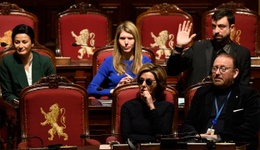 Open VLD op een plenaire zitting in de Senaat in januari 2020: Els Ampe (in het midden), Willem-Frederik Schiltz, Vooraan Carina Van Cauter en Rik Daems