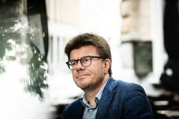 Sven Gatz (Open VLD), Minister van de Brusselse Hoofdstedelijke Regering, belast met Financiën, Begroting, Openbaar Ambt, de Promotie van Meertaligheid en van het Imago van Brussel.