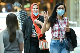 Winkelen met een mondmasker in Anderlecht