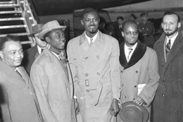 Aankomst van Patrice Lumumba in België voor een Belgo-Congolese rondetafelconferentie in 1960