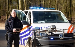 De politie gebruikt in Brussel steeds vaker drones voor controle-opdrachten, zoals hier in Ter Kamerenbos in maart 2020 tijdens de coronacrisis