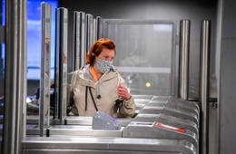 Digitale poortjes in metrostation Kunst-Wet
