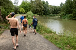 Zwemmen in de Mayfairvijver in Anderlecht