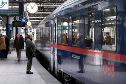 Aankomst van de Nightjet, de nachttrein uit Wenen, in het station Brussel-Zuid