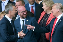 De NAVO-top in Brussel van 11 juli 2018 met Jens Stoltenberg, Charles Michel en de Amerikaanse president Donald Trump