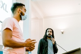 De hackathon van de vzw Nakama. De Brusselse influencers Mr Boris Becker, Fukay 1070, Bilou en Adnane gingen jongeren in debat over de communicatie rond corona