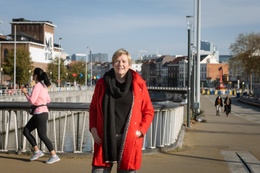 Tania Dekens, leidend ambtenaar bij de Brusselse welzijnsinstelling Iriscare