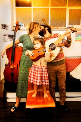 Hussein Rassim, met Juliette Lacroix en hun dochtertje Ellea: “We verwachten een creatieve renaissance.”