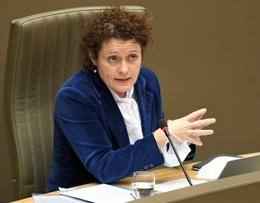 Vlaams minister van Mobiliteit Lydia Peeters (Open VLD) in het Vlaams Parlement