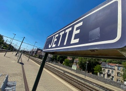 De perrons van het treinstation van Jette