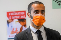 Sammy Mahdi (CD&V), staatssecretaris voor Asiel & Migratie, tijdens een bezoek aan het Klein Kasteeltje op 12 mei 2021