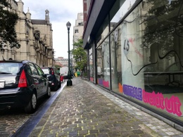 Het kunstcentrum Centrale for Contemporary Art op het Sint-Katelijneplein breidt uit met de ruimte van het vroegere kapsalon Savagan.