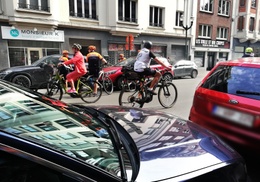 20210919 Autoloze zondag 2021 de fietsbrigade van de politiezone Brussel Hoofsdtad-Elsene controleert auto's 3500px