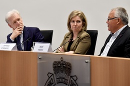 Catherine De Bruecker (midden, op het archiefbeeld uit 2018) is de nieuwe ombudsvrouw van het Brussels Gewest