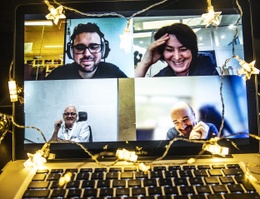 Teamsgesprek Bram Van Renterghem, Liesbeth Van Impe, Marc Noppen en Kristof Pitteurs voor het BRUZZ eindejaarsinterview in 2021