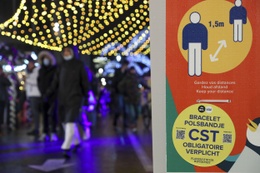 Zondag 26 december 2021: de laatste dag voor de vervroegde sluiting van Winterpret CST corona safe ticket CST-armband