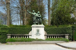 Monument voor generaal Thys (Thomas Vinçotte en Frans Huygelen), ingehuldigd in 1926