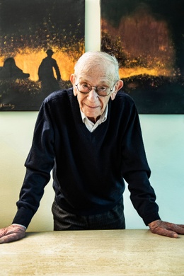 Bernard Fenerberg speelde als zeventienjarige een hoofdrol bij de redding van veertien joodse meisjes en hun begeleidster uit de handen van de Gestapo in WOII