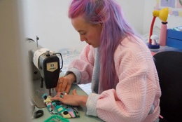 Tijdens de lockdown kreeg Wendy Malinovsky het idee om te werken met pastelachtige kleuren, om het leven op te fleuren.
