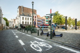 Wijziging verkeerssituatie in het stadscentrum (Vijfhoek) vanaf 16 augustus 2022. Het nieuwe circulatieplan voor de Vijfhoek maakt deel uit van het ruimere mobiliteitsplan Good Move. Op de foto: Vismarkt met zicht op het Sint-Katelijneplein