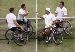 Wimbledon 2022: Joachim Gérard (links vooraan) en dubbelspelpartner Tom Egberink verliezen de halve finale van Alfie Hewett and Gordon Reid in het rolstoeltennis