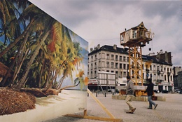 Bara/ke, een boomhut van beeldend kunstenaar Benjamin Verdonck op het Baraplein in 2000