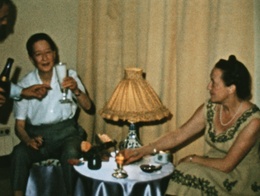 Nelly & Nadine drinken champagne in Caracas