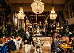 1815 Brasserie Surrealiste