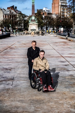 Brussel helpt 2022: Geert Palmers en David Seffer van vzw Kinumai, dat faciliteiten voor rolstoelgebruikers in Brussel wil verbeteren