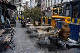 Terrassen nemen de publieke ruimte in: Sint-Katelijnestraat