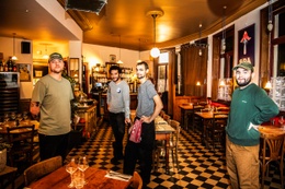 1865 EAT AND DRINK  Au repos du montagne