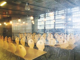 Recyclart straatbewonersfotografie Alves A table