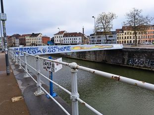 De Fatima Mernissibrug voor fietsers en voetgangers over het kanaal Brussel-Charleroi, ter hoogte van het MIMA