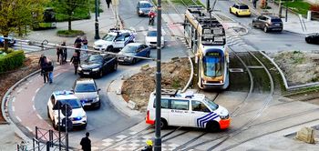 In Jette heeft de politie maandagavond 17 april 2023 een tram klemgereden waarna vier passagiers werden opgepakt. De verdachten zou kort voordien twee jongeren brutaal hebben overvallen in het Koning Boudewijnpark.