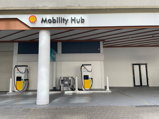 Gezien: eerste volledig elektrisch ‘tankstation’ open voor publiek | BRUZZ