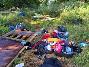 Het kamp van Roma-zigeuners op de VUB-campus in Etterbeek werd op 13 september 2023 door de politie ontruimd. Op 14 september wordt de site in opdracht van Immobel opgeruimd