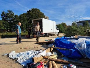 Het kamp van Roma-zigeuners op de VUB-campus in Etterbeek werd op 13 september 2023 door de politie ontruimd. Op 14 september wordt de site in opdracht van Immobel opgeruimd