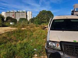 Het kamp van Roma-zigeuners op de VUB-campus in Etterbeek werd op 13 september 2023 door de politie ontruimd. Op 14 september wordt de site in opdracht van Immobel opgeruimd