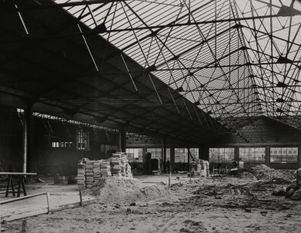 Bouw van de fabriek Anciens Etablissements d'Ieteren Fréres SA in Vorst in 1948