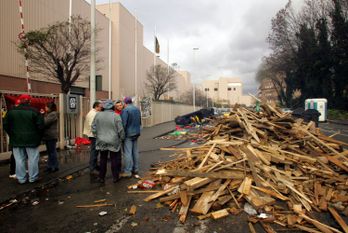 8 december 2006: staking van de arbeiders van Volkwagen Vorst gaat door gedurende de onderhandelingen tussen directie en vakbonden