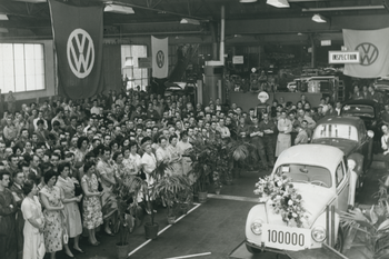 De gloriejaren: honderdduizendste in Vorst geproduceerde Volkswagen verlaat de fabriek in 1960