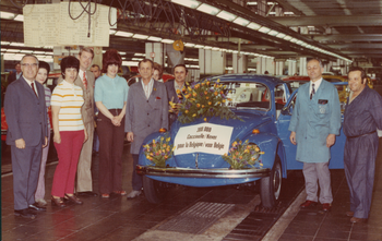 Viering van de driehonderhonderdduizendste in Vorst geproduceerde Volkswagen Kever in 1970