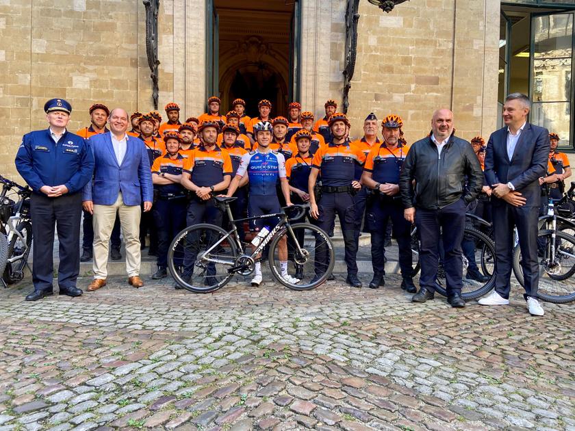 Remco Evenepoel wordt peter van fietsbrigade Brusselse politie | BRUZZ