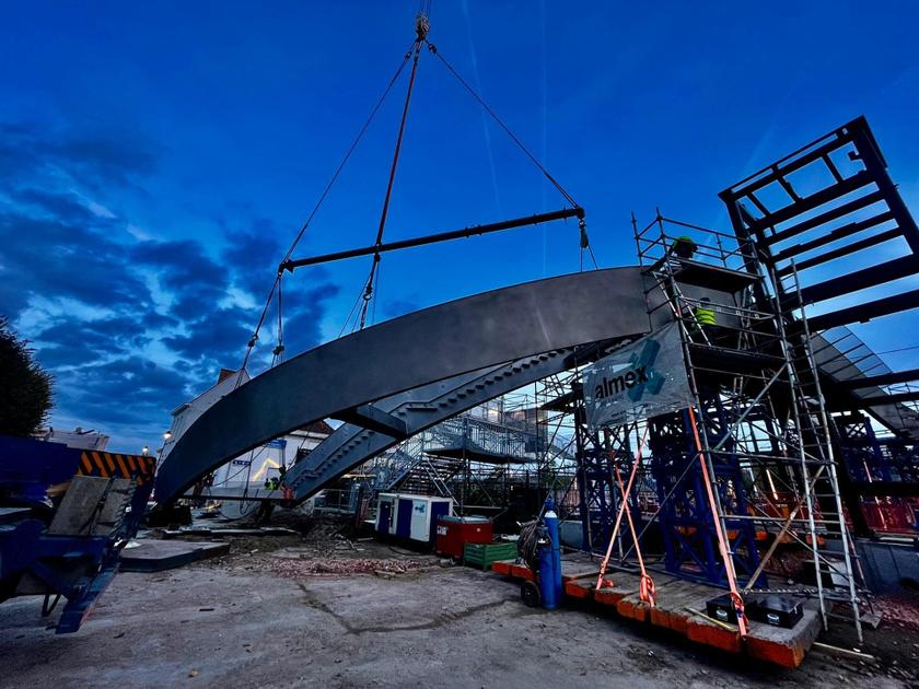 Nieuwe voetgangersbrug aan station Sint-Agatha-Berchem