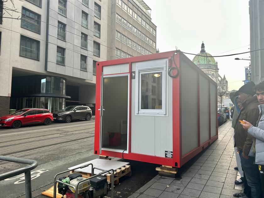 Rode Kruis opent medische post voor asielzoekers: 'Had veel eerder ...